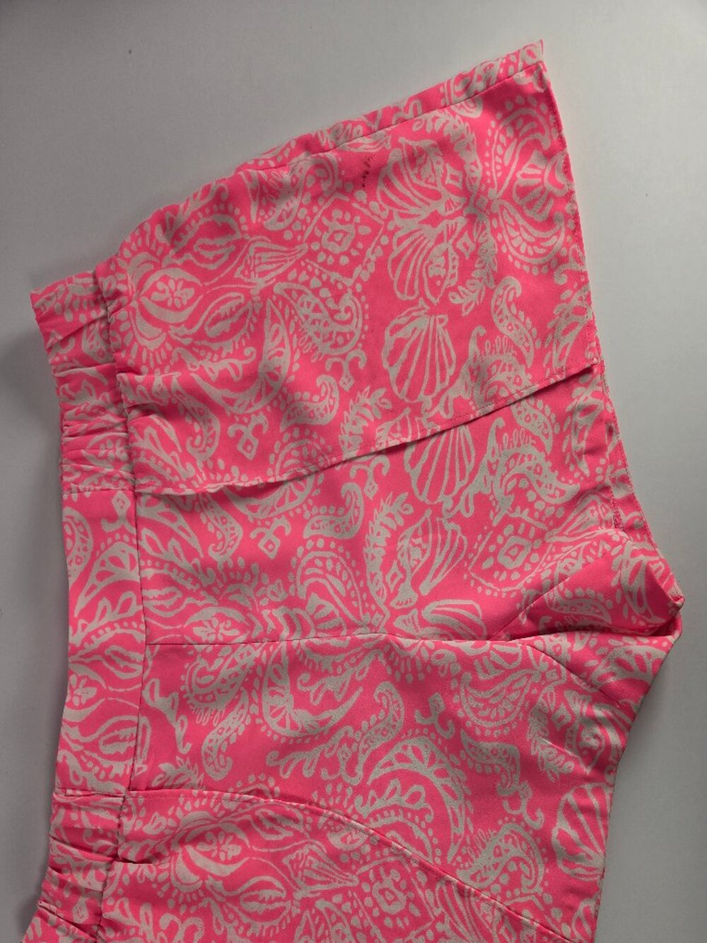 Lilly Pulitzer Neon Pink White Paisley Shell Print Shorts Elastic Waist Size 00